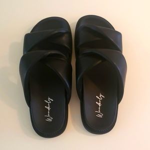 Wonderly Black slip on Sandals